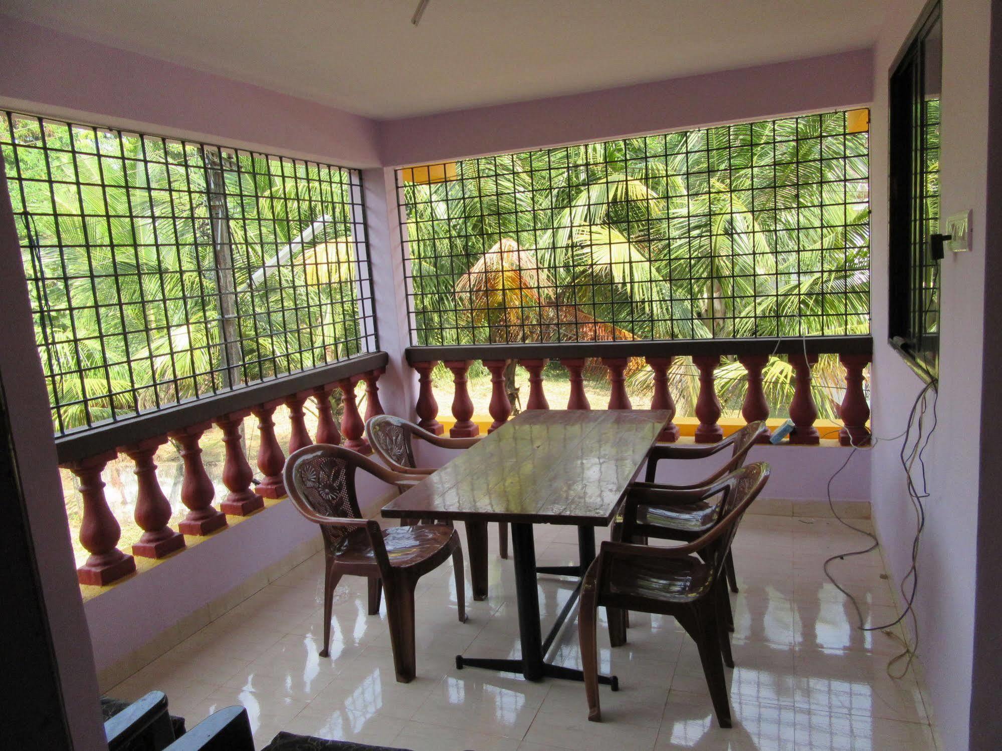 Mandrem Beach Guest House Goa Exterior photo